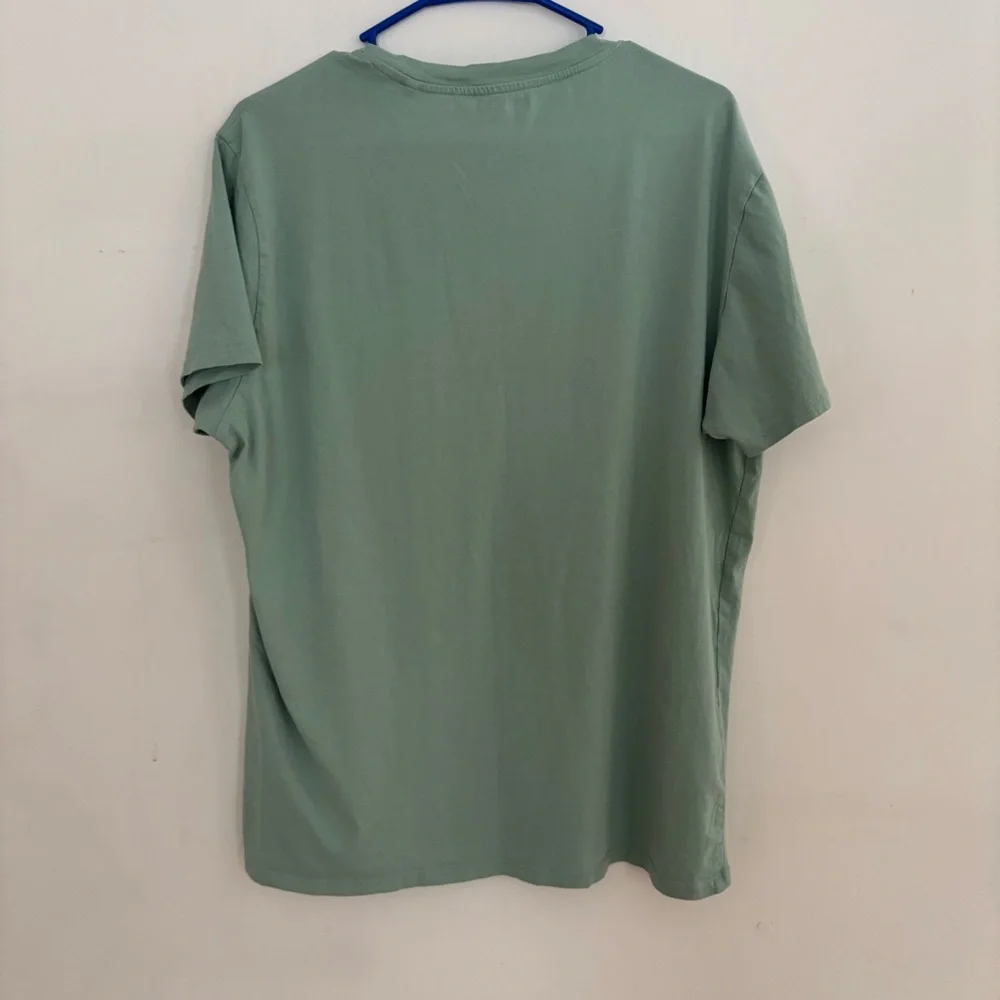 GUESS Los Angeles Sage Green Logo Tee Size L - Picture 5 of 9